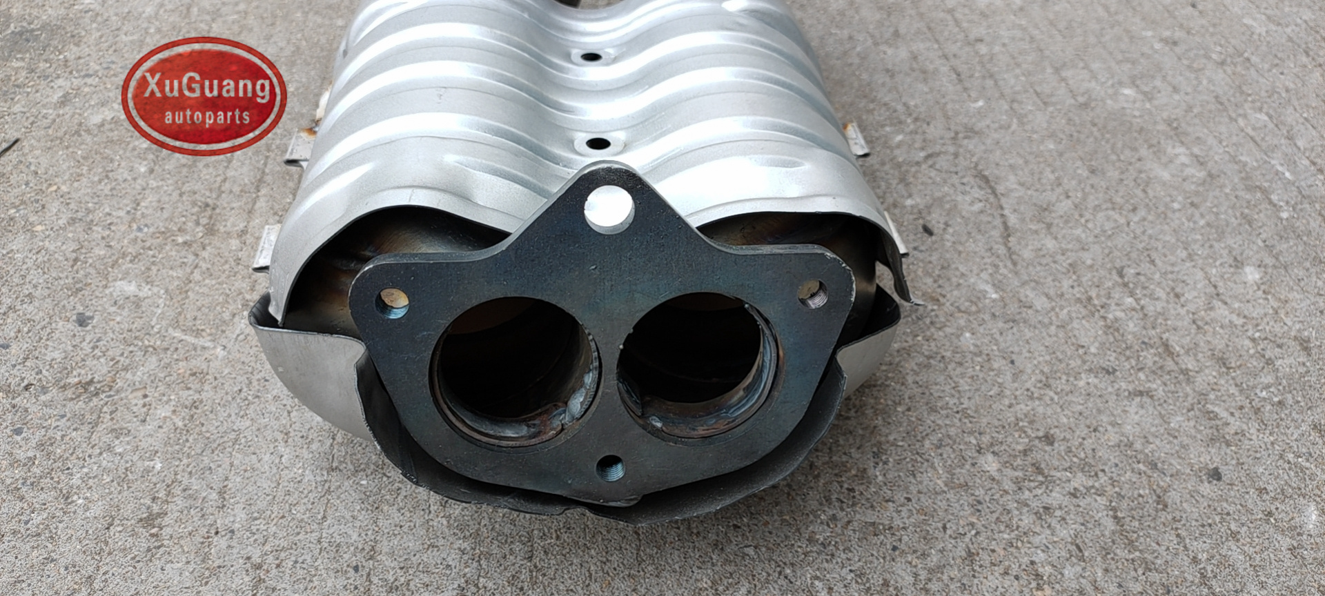 Mitsubishi Grandis con convertidor catalítico de colector de caja de dos catalizadores